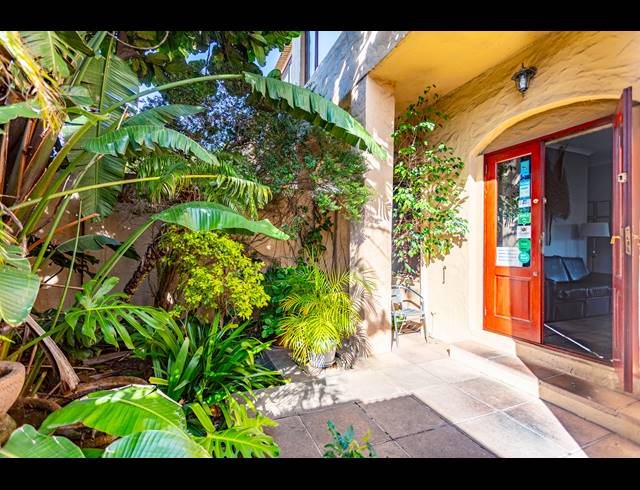 1,600M² GUESTHOUSE FOR SALE IN PANORAMA